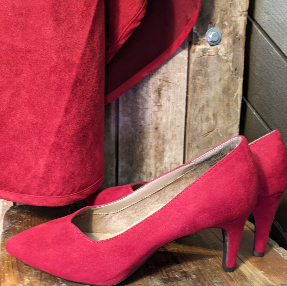 Wine suede heels 👠